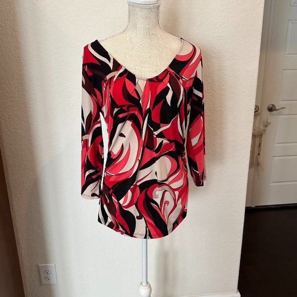 NEW YORK & COMPANY Fitted Stretchy Top - L - Picture 2 of 8